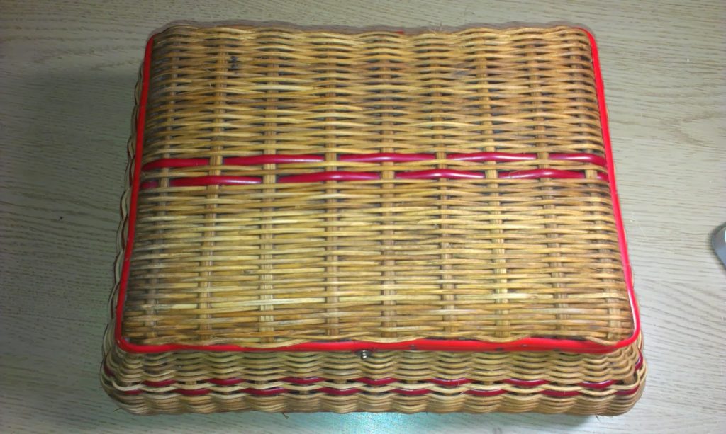 A little time and patience.... Mum's sewing box - The gorgeous sewing box.... I am so happy!